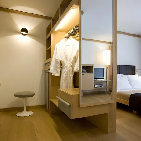 The Omnia Hotel 5*