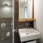 The Omnia מלון 5*